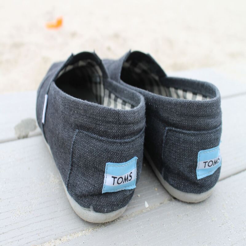 clean toms shoes