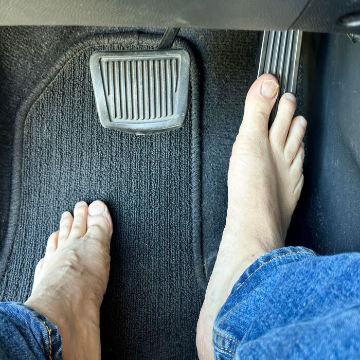 Is it illegal to drive without shoes?